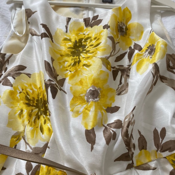 🌼Jessica Howard Designer Dress 👗14W with Gorgeous🌼Yellow Flowers. Like New 🌼 - Picture 15 of 16